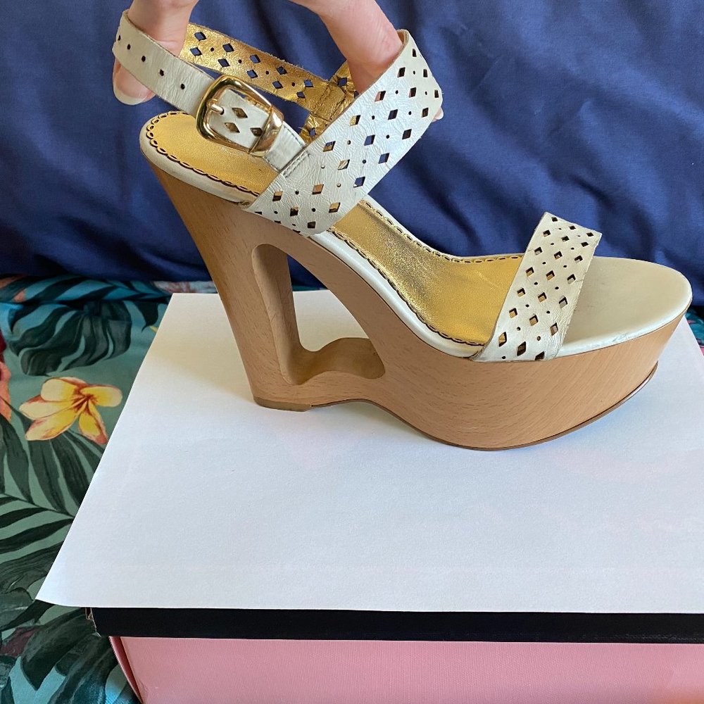 BEBE Creme & Wood Cut-Out Healed Wedges- Size 7
